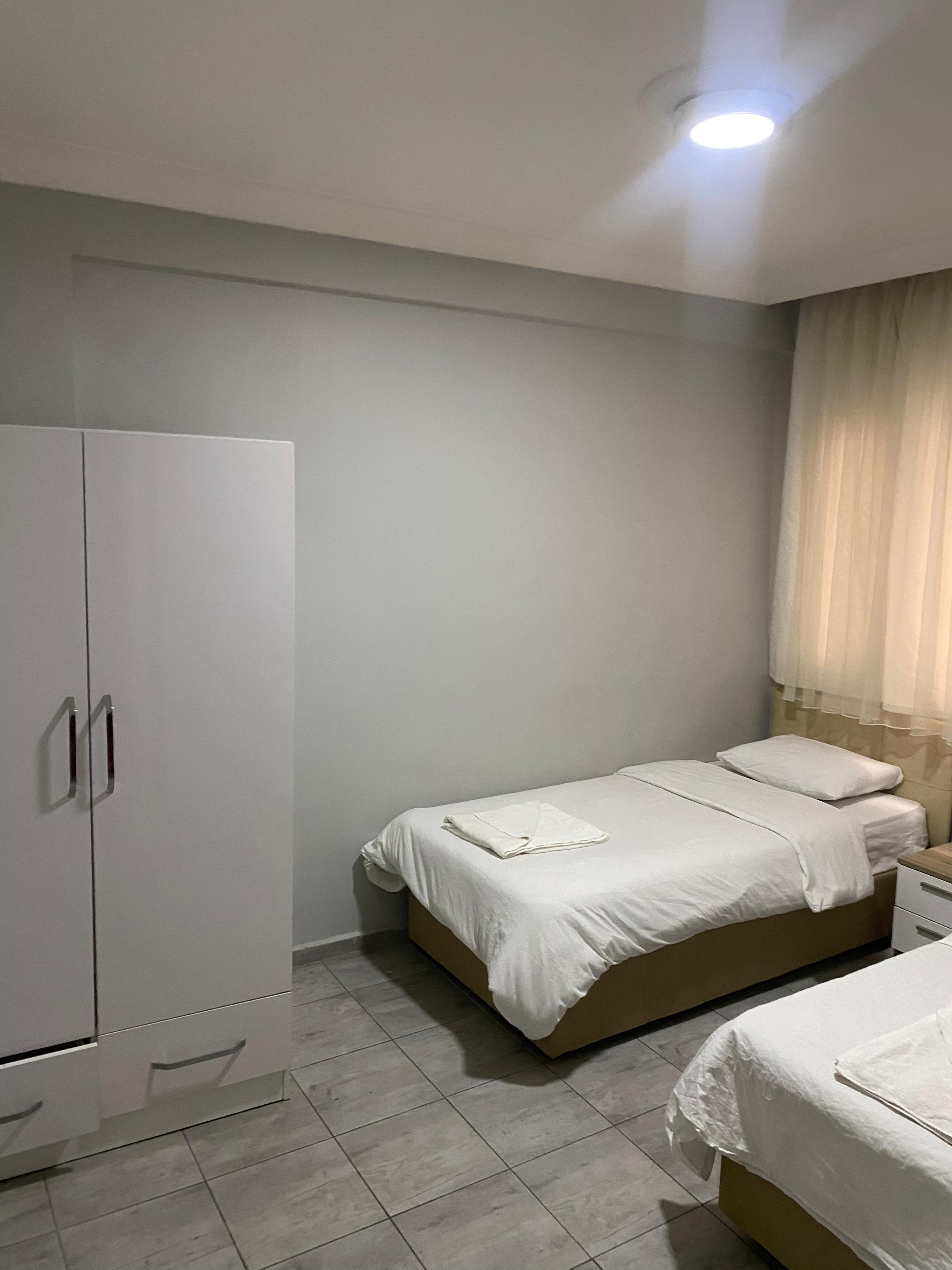 Çift Kişilik Apart